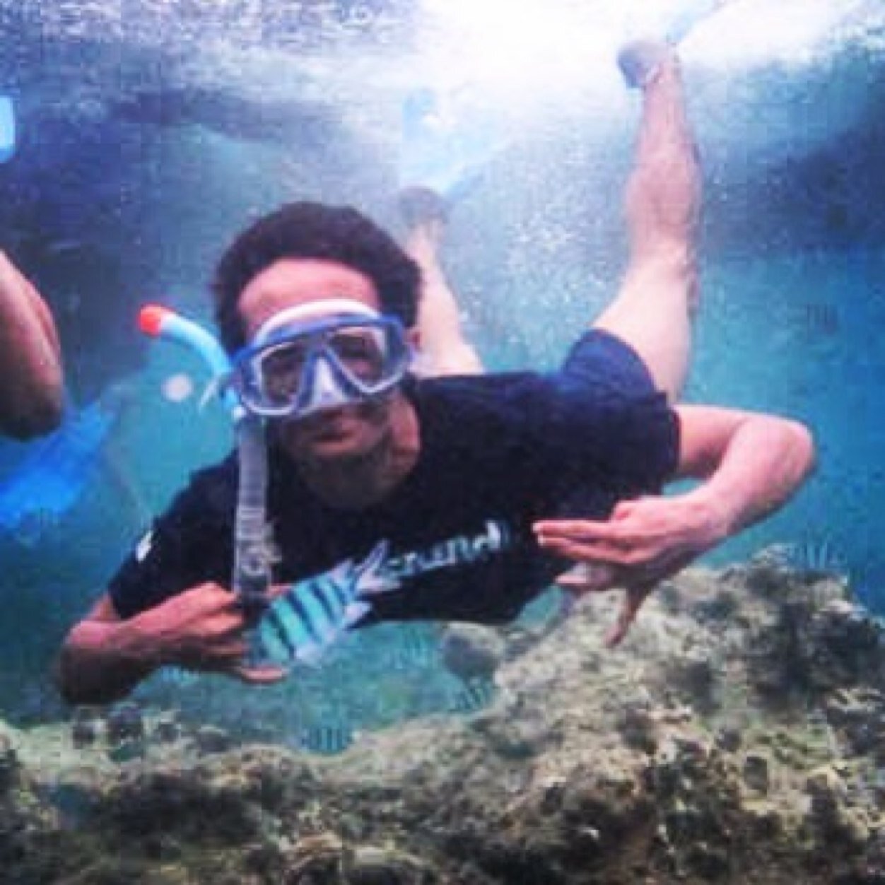 VISTA WISATA adalah biro jasa wisata yang siap 
membantu anda untuk menikmati keindahan Pulau karimun jawa yang berada di jepara jawa tengah