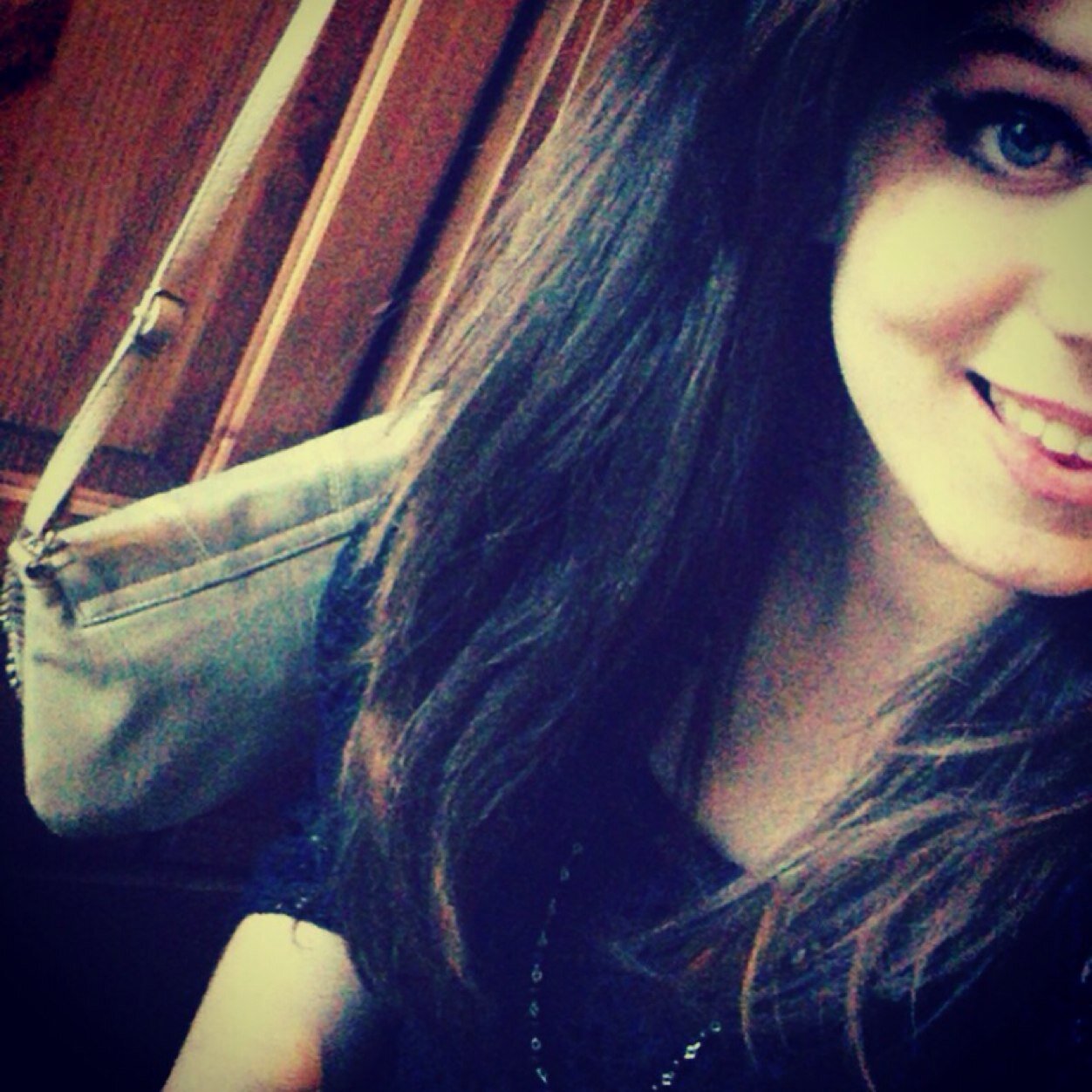 follow for follow, single pringle and likes rock music and going to concerts with friends and singing calms me down loads