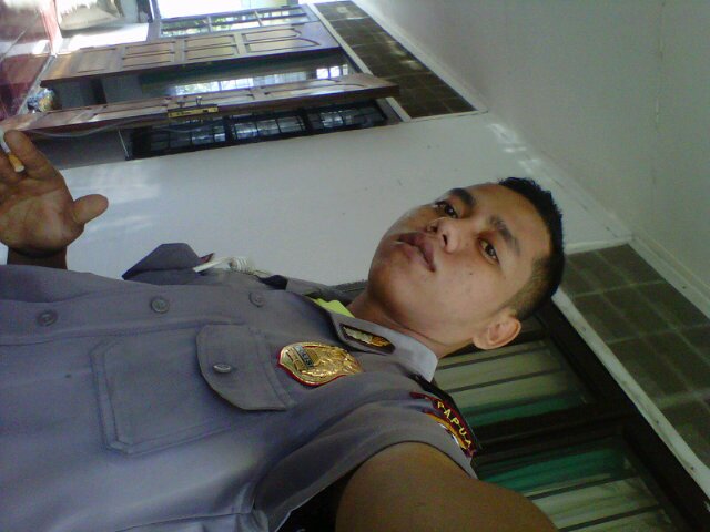 Hadapilah.. hari kita' dengan senyuman dan hati yg bersih sow; itu akan membuat kita jauh lebih bahagia... »t©` 12✗'«
