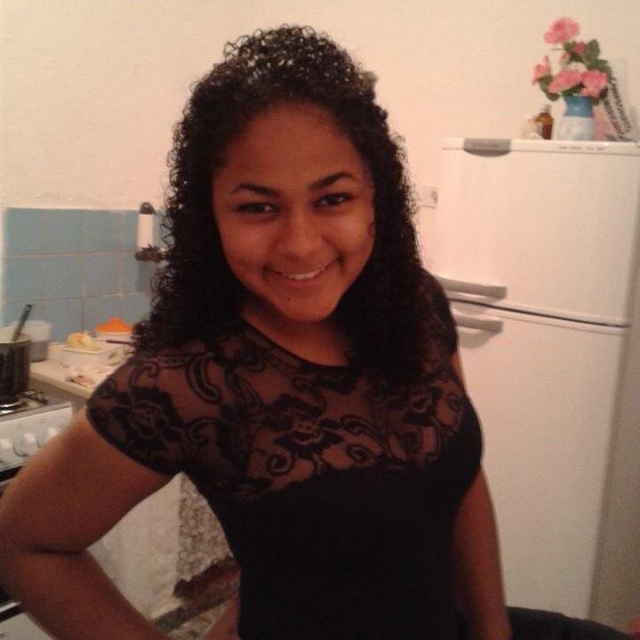 Amo lutar .. gosto de desenhar joga bola comer pizza lasanha coxinha coca etc