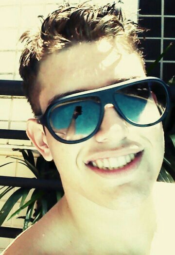 Sou αquele que você NUNCA serα,
    Posso nαõ ser perfeito,
Mαis sαõ os meus defeitos que fαzem eu ser único.
ㅤ
Sou legαl&chαto, sαkóle ?