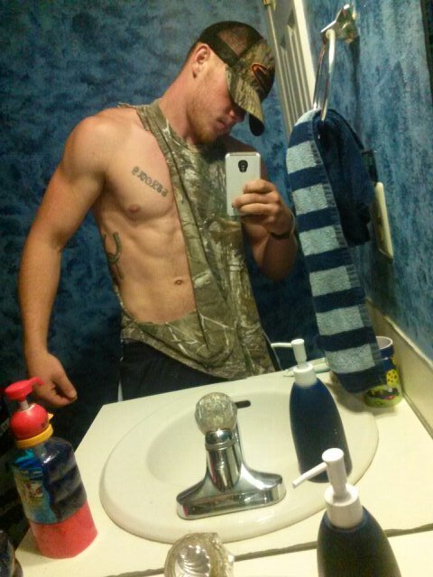 3273e9779417451's profile picture. I'm just a sweet baseball muddling loving weight lifting truck crazy hard working caring protective southern guy with. just one big heart