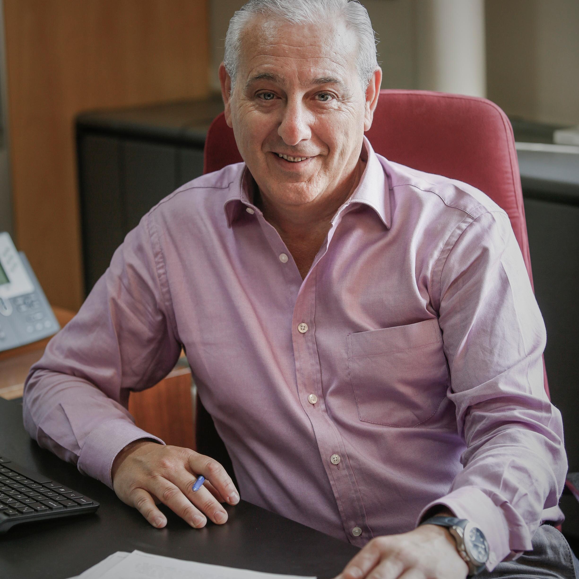 Catedratico de Teoria e Historia de la Educación. Ex-Vicerrector de Politicas de Formacion y Calidad Educativa de la Universitat de Valencia.