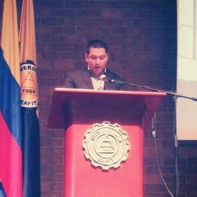 Empresario, Consultor de Empresas y Catedrático.