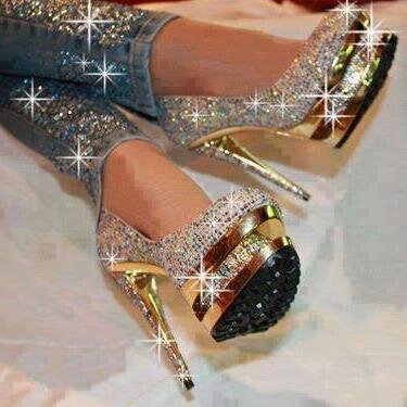 LiFe is short, Break da rules, Forgive quickly, Kiss slowly, Love Truly ♥ Laugh uncontrollably and Never regret anything that made u Smile ツ