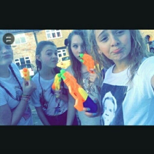 Miss_Layla_xx's profile picture. Bailey McConnel, Bars & Melody, Miley Cyrus, One Direction, Dance, Best friends and Family :)