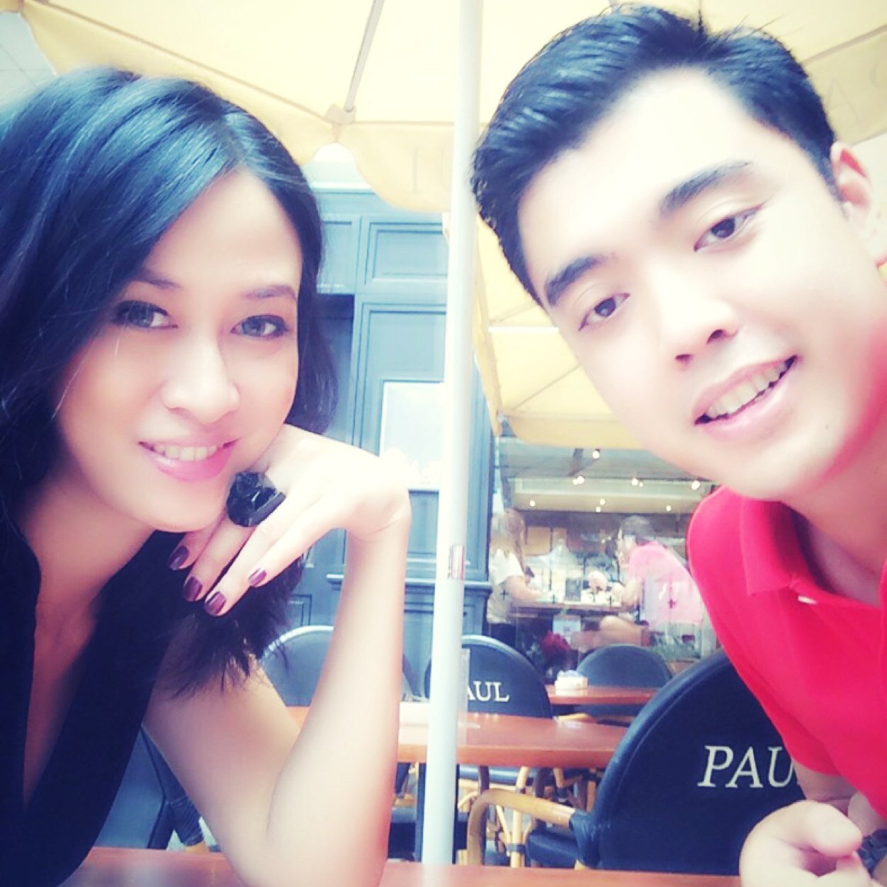 Deathly in ♥ with Allegra.. Happily marriage with Dhika.. N still do believe in fairy..!!