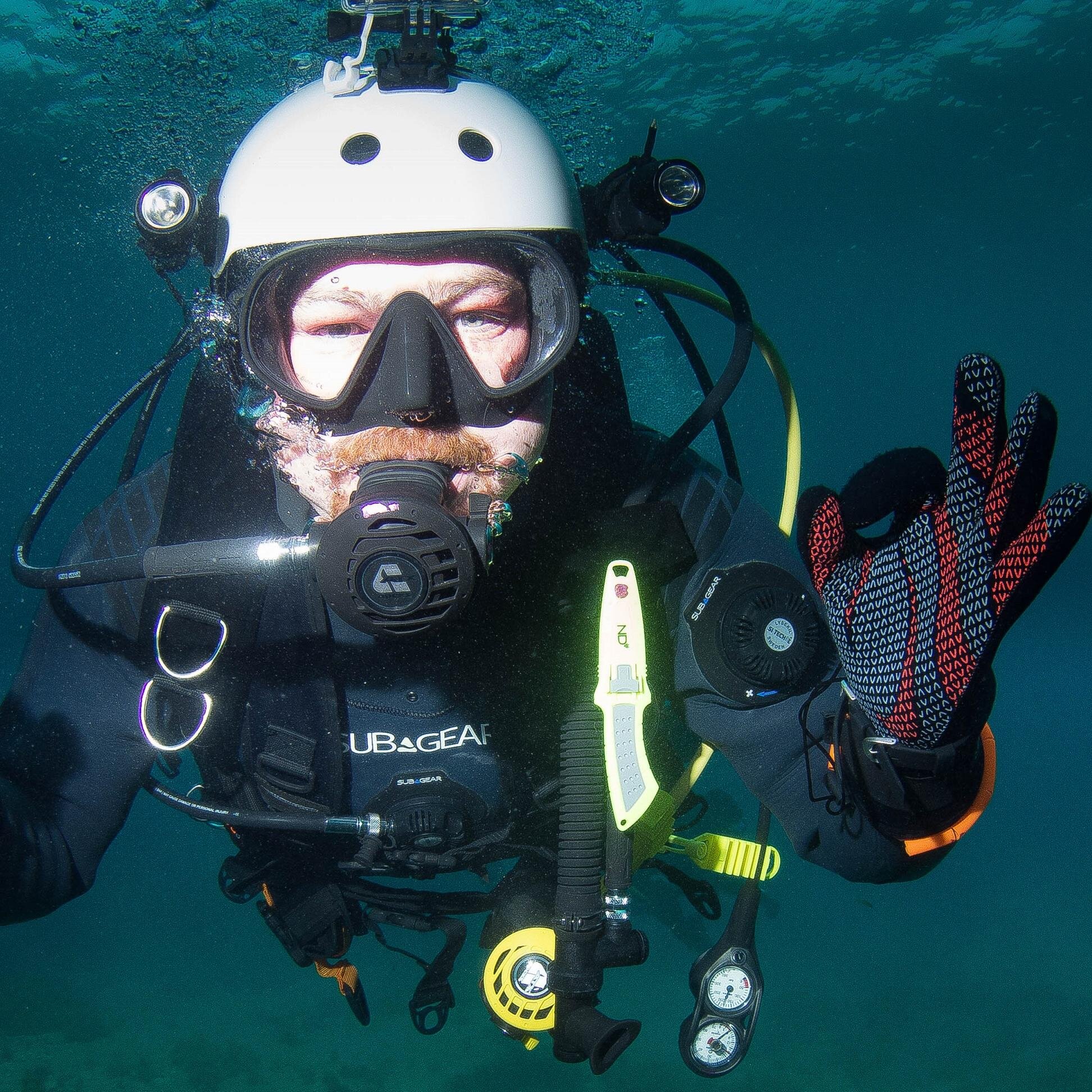 chuckoit's profile picture. I enjoy Scuba diving, skiing and astronomy among other random hobbies. I love to learn new things and find out interesting facts.