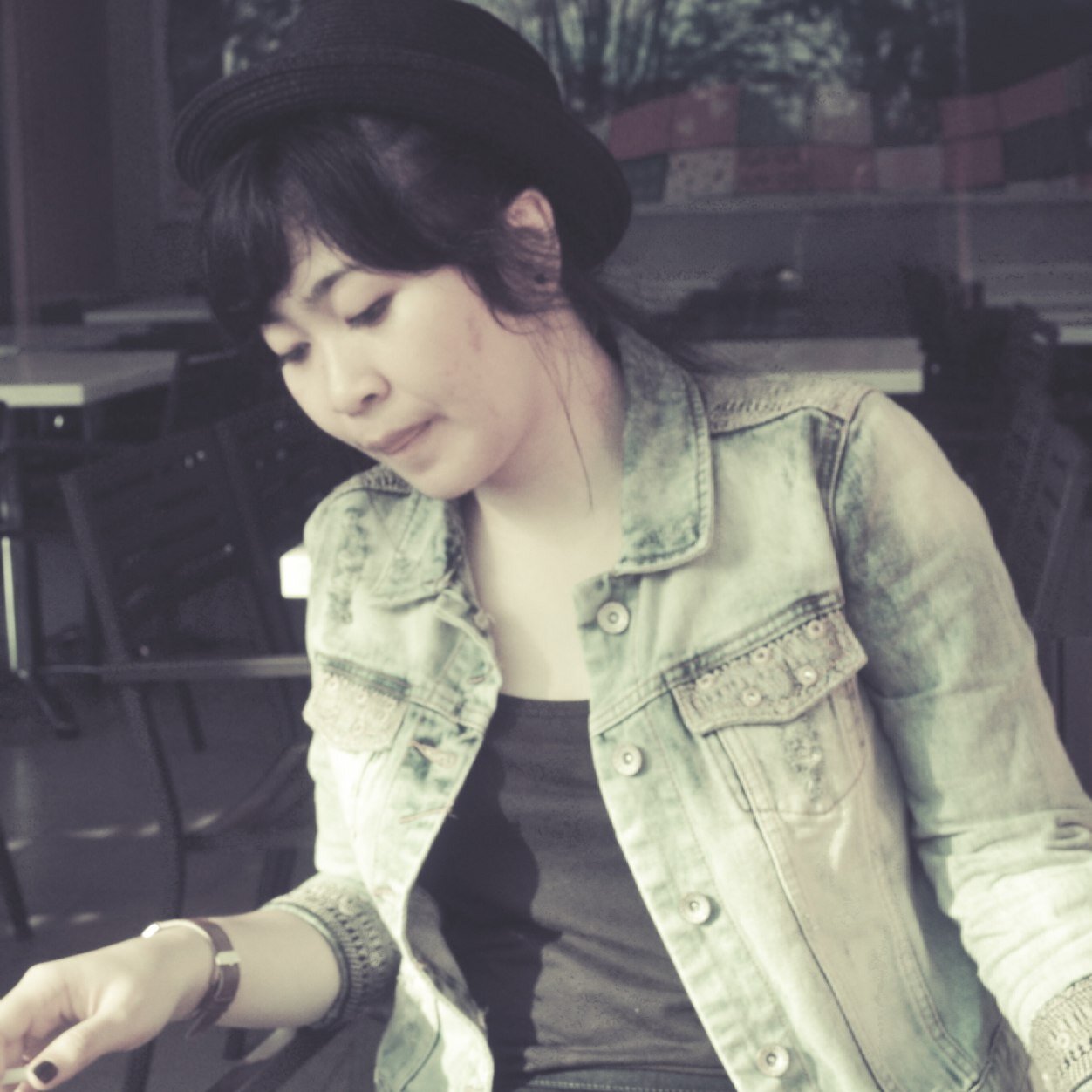 astridwulan's profile picture. sedikit keplintatplintutan, banyak belajar tapi nga suka ujian.