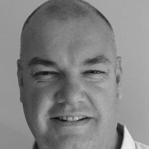 Diploma holding Copywriter, Registered Veterinary Nurse, social media manager, author, marketer, husband and father. Oh and owner of Pebble the cat!