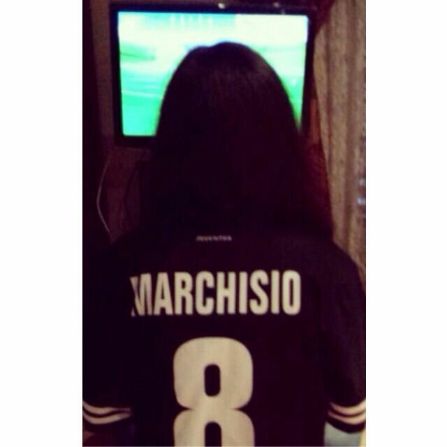 Il tuo principe azzurro ha un cavallo il mio un pallone da calcio @ClaMarchisio8