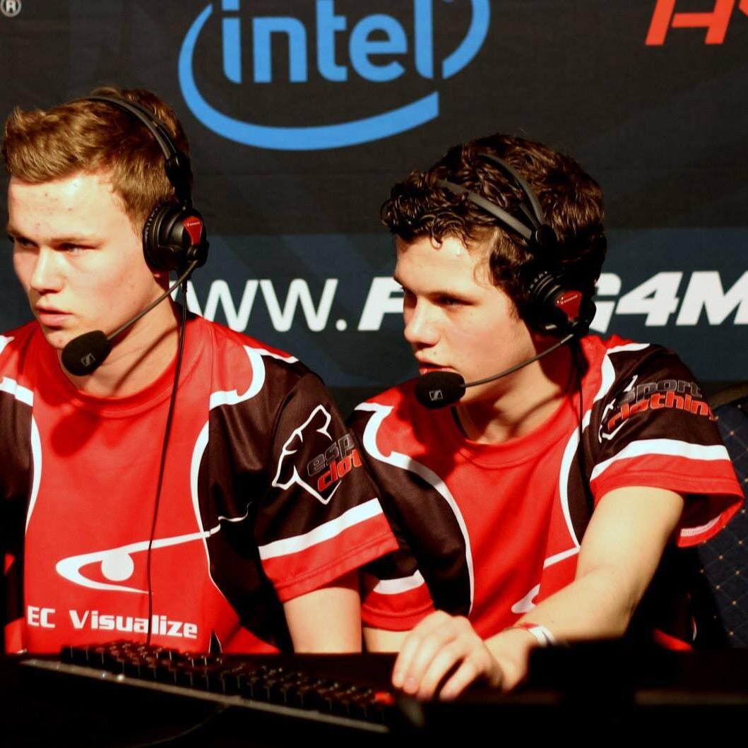 16 Year Old Starcraft 2 Protoss Player playing for @ECVisualize