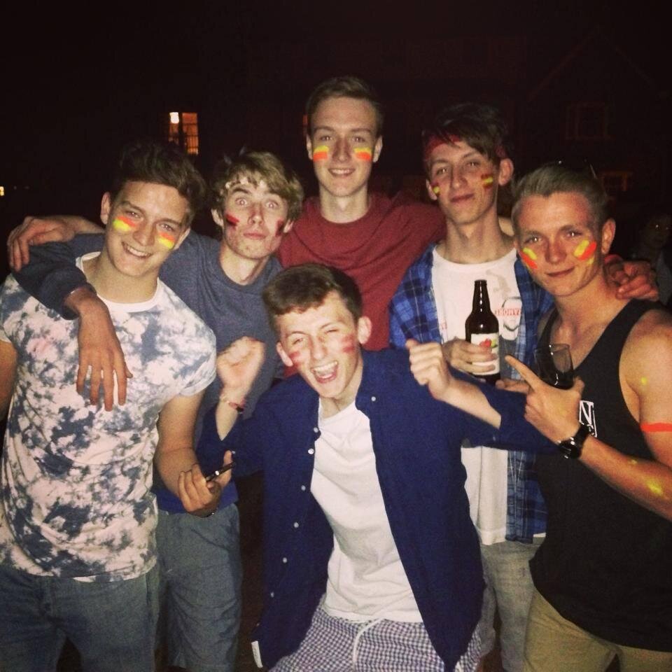 Ross__B's profile picture. 