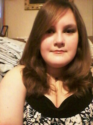 Hi I'm Ashley I'm 15 and I love music and drawing. :)