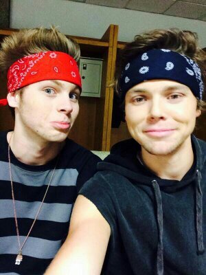 hii :) @5SECONDSOFWEEZY just gave you a free follow! mind following her to help reach her goal? ?