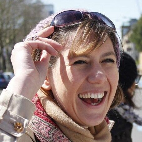 Theatre Director @thesnarkhunt Children’s and Community Theatre practitioner and researcher, PhD candidate at UoR. Also animal fan and plant hugger.