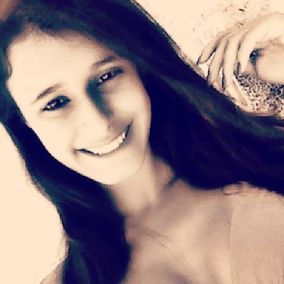 A vida é muito curta, então quebre as regras, perdoe rapidamente, beije lentamente, ame de verdade e ria descontroladamente.
