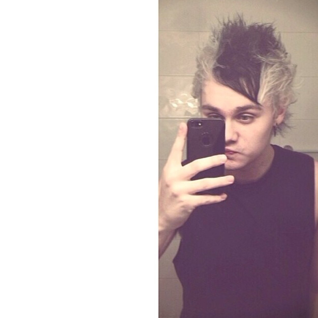 Hey guys this is a free follow! Please follow @unpredictcal and RT the link in my bio thank you! :-)