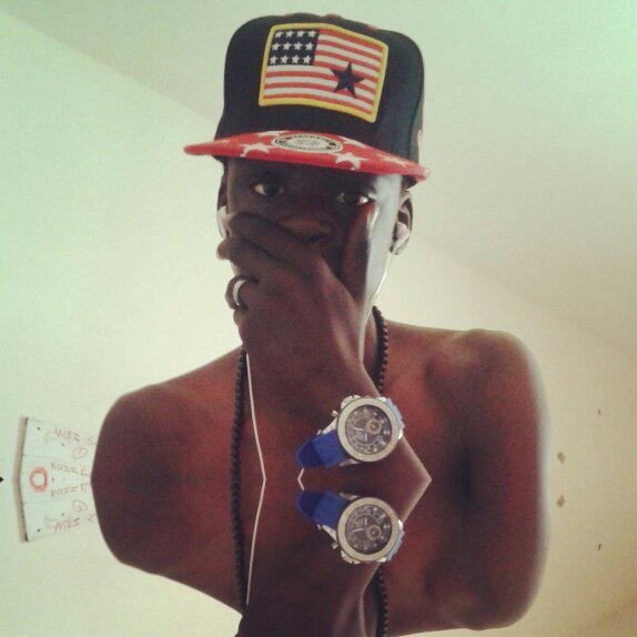 momate07's profile picture. 