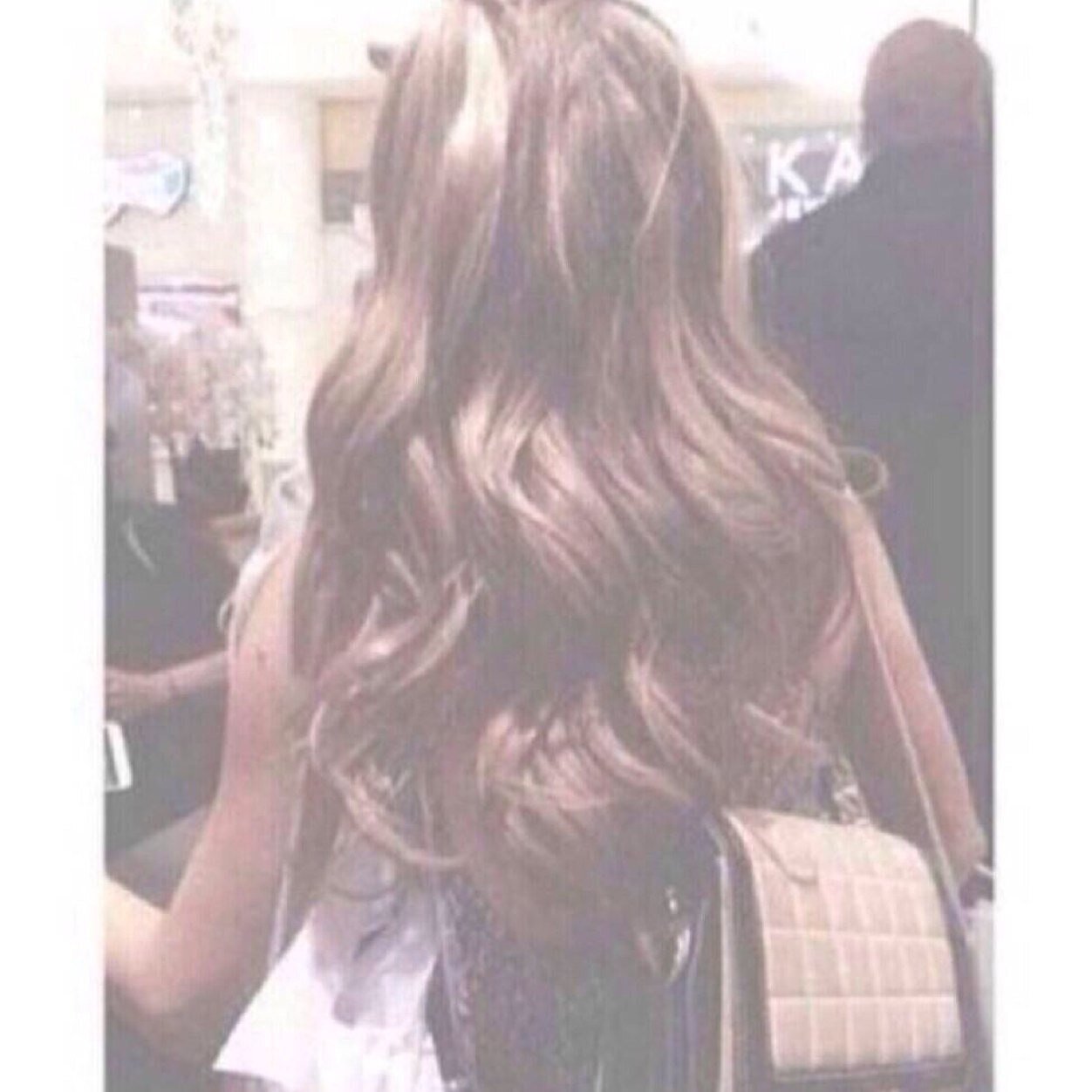 hiii please follow @ihonordemetria ilysm and ur beautiful! thank u so much lovely :)