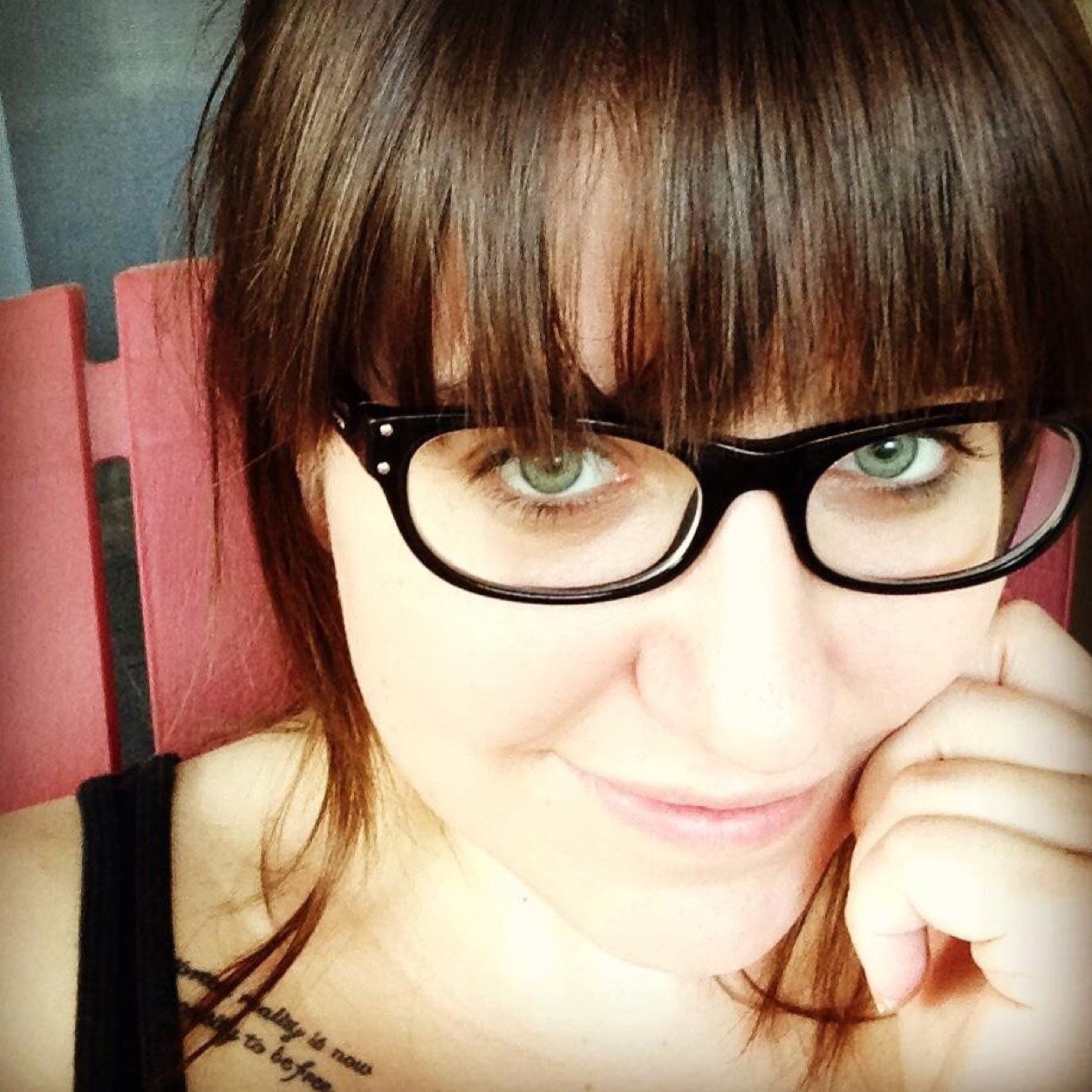 Music snob. Nurse in training. kind of bitchy but whatever.