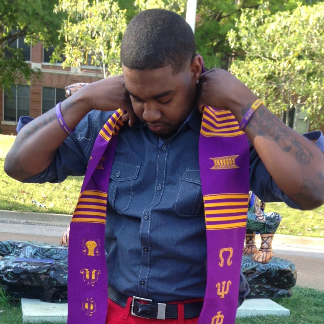 I'm me, AN ORANGE MOUND QUE!!! #UofM 6 DAWG MAG XI ZETA ΩΨΦ!!! I GOT A GOOD HEAD ON MY SHOULDER, JUST ASK HER!!! FOLLOW ME ON INSTAGRAM @moundque