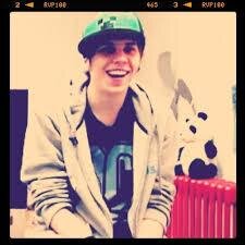 Soy Una Criaturita del Señor :3 ♥ @Rubiu5 ♥ Alamte de los gatos y tambien de la electronica ♬ Sigueme y te seguire . Mi sueño es que un Youtuber me salude ♥