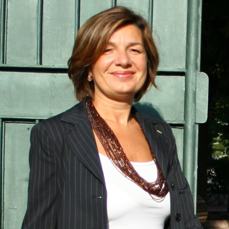 RobertaCastel68's profile picture. A woman a wife, a mum a manager...with passion