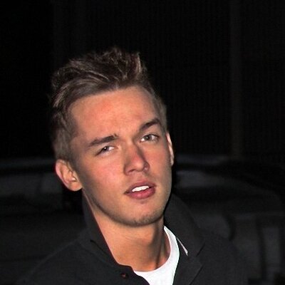 radust79's profile picture. Проклятая любовь всему виной.