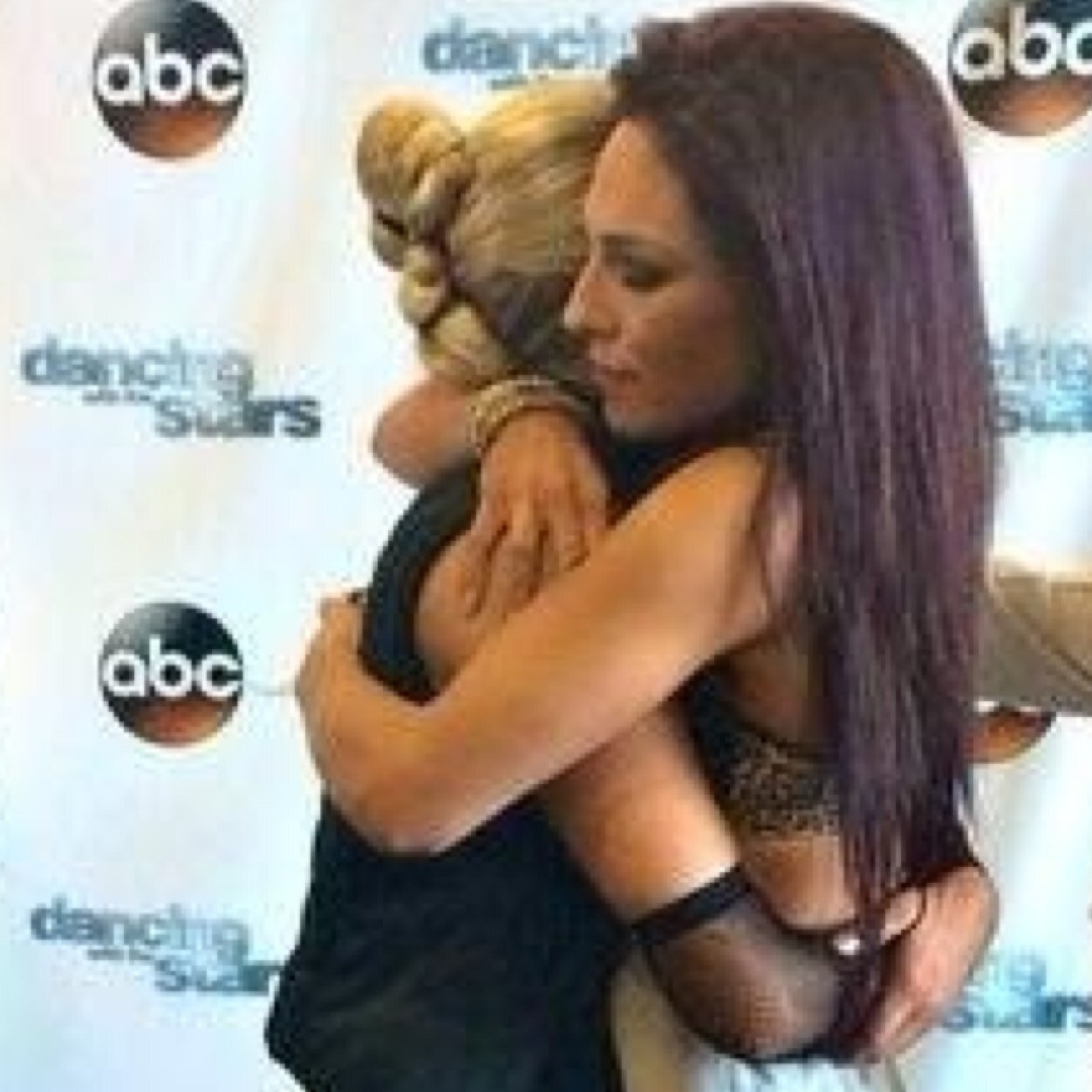 I'm Ariana. My sister is Peta from Dancing with the stars. Single. *RP* Kik: FauxAri