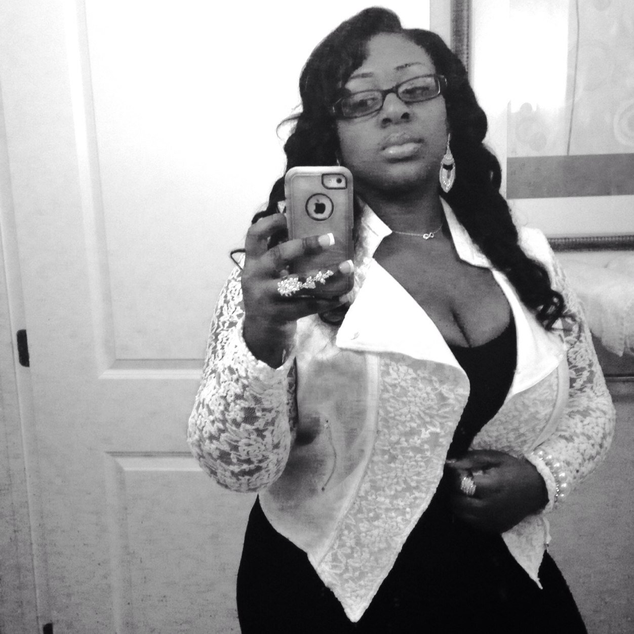 I'm a RnB/hip-hop artist from Lutcher,La that sings/raps/songwrites follow me learn more....luv 
-Jonea' Lyric