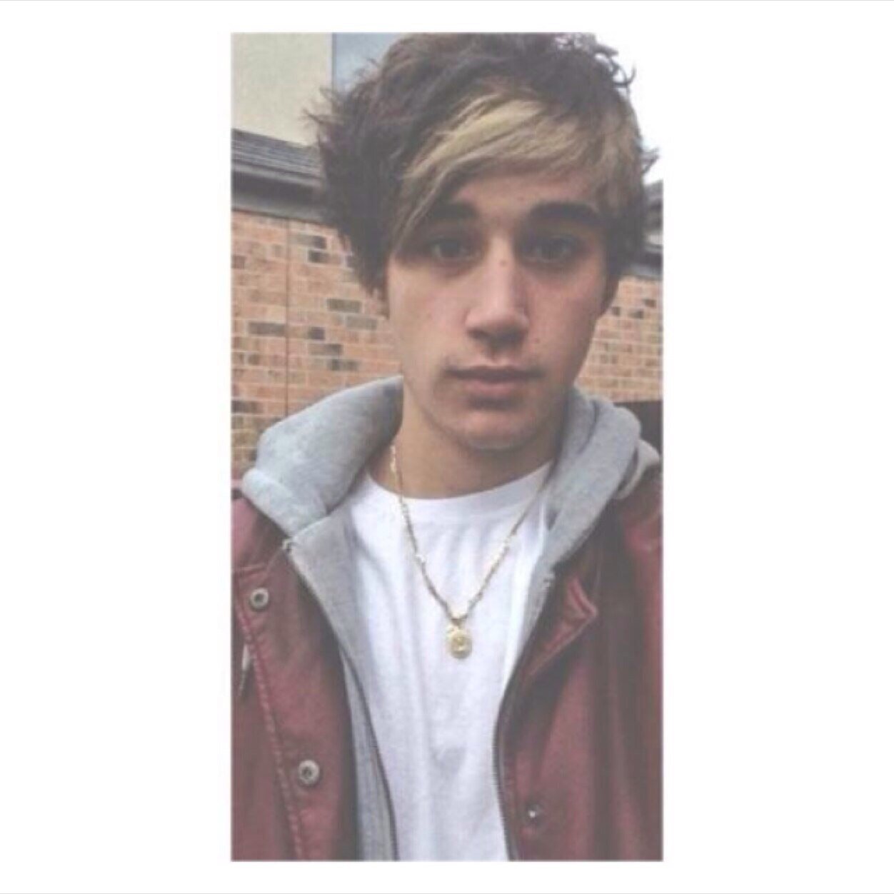 I gave you a free follow so follow @damnastxn for me please