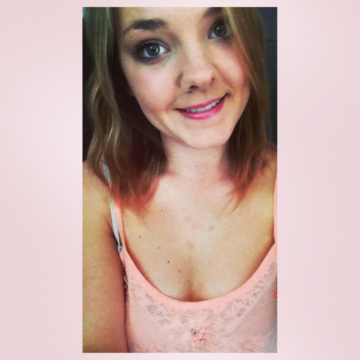 elisehardy94's profile picture. instagram: elisehardy