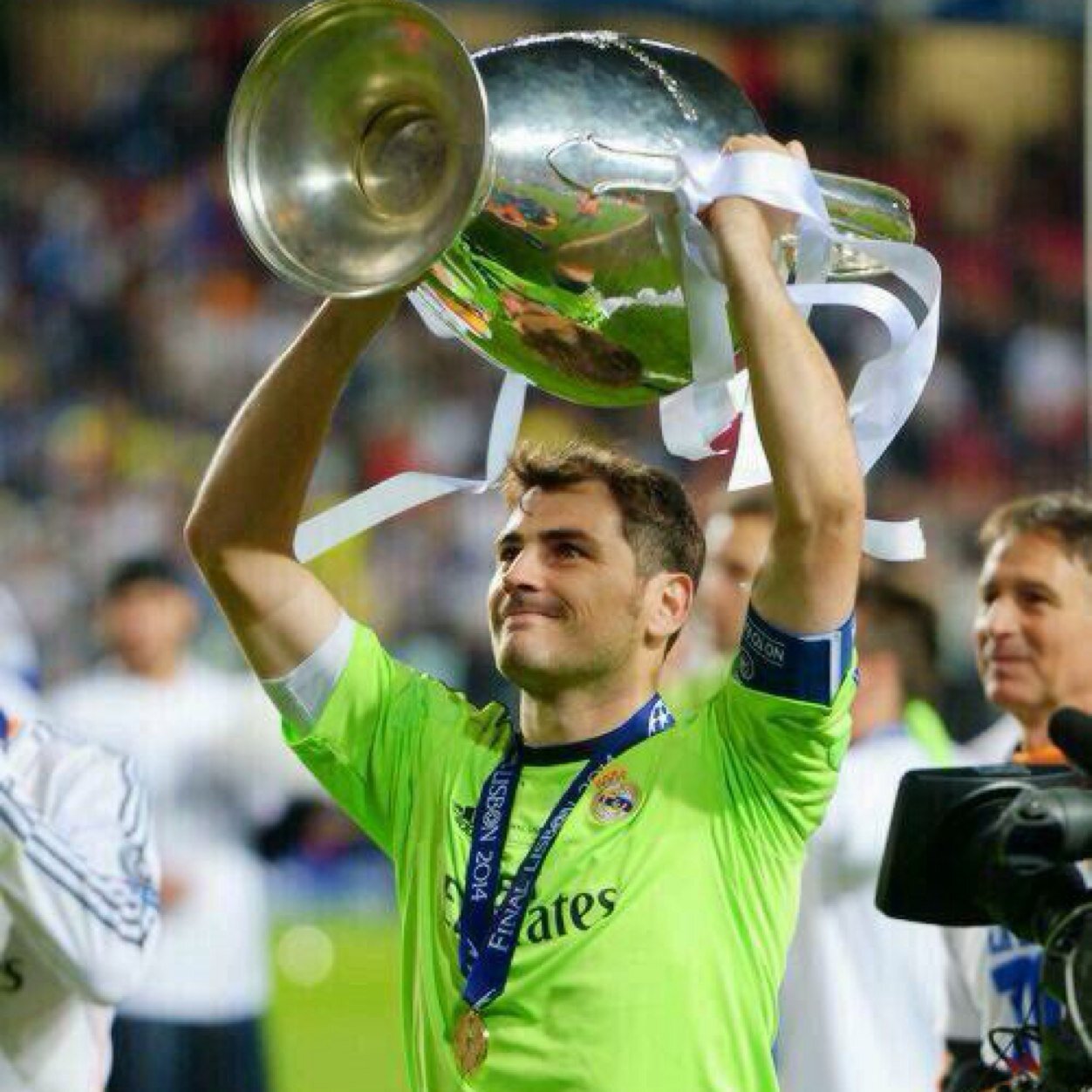@realmadrid mejor equipo del mundo del siglo XX y de la historia.Como no te voy a querer si eres campeon de europa por 10 vez.Si eres del madrid siguenos.