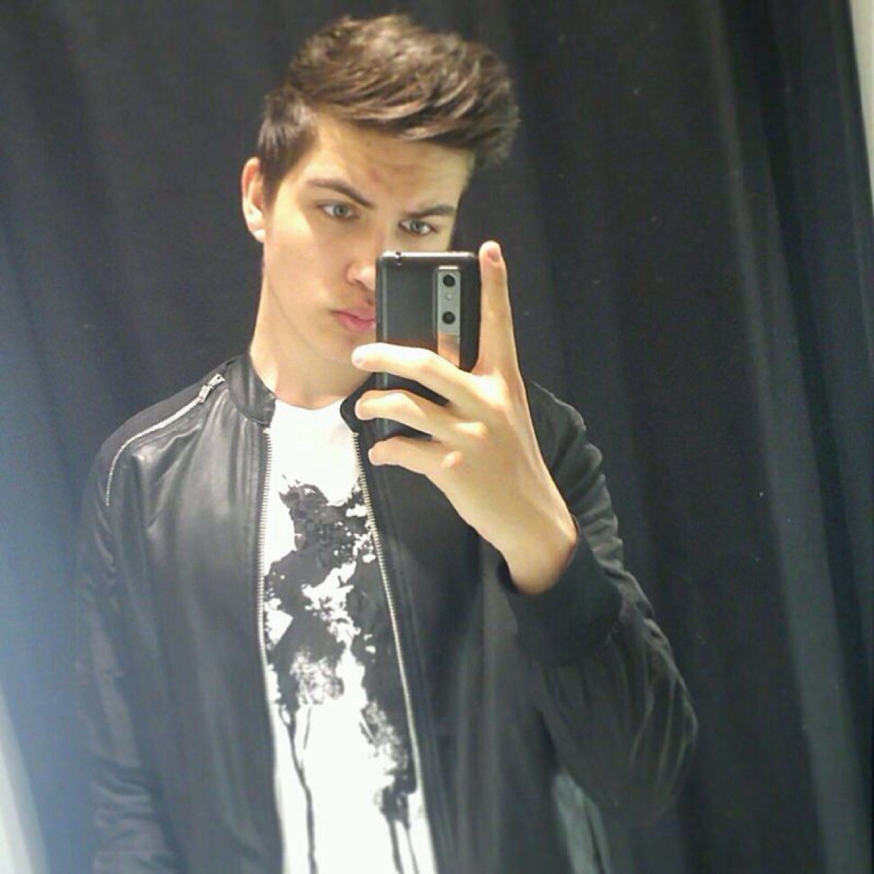 iiAmLazyy_'s profile picture. 