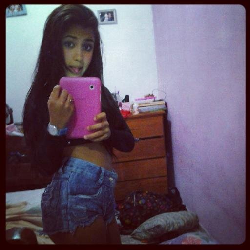 Sou baixinha, tenho 14 anos so Hulmide, e Não souuu froxaa .....