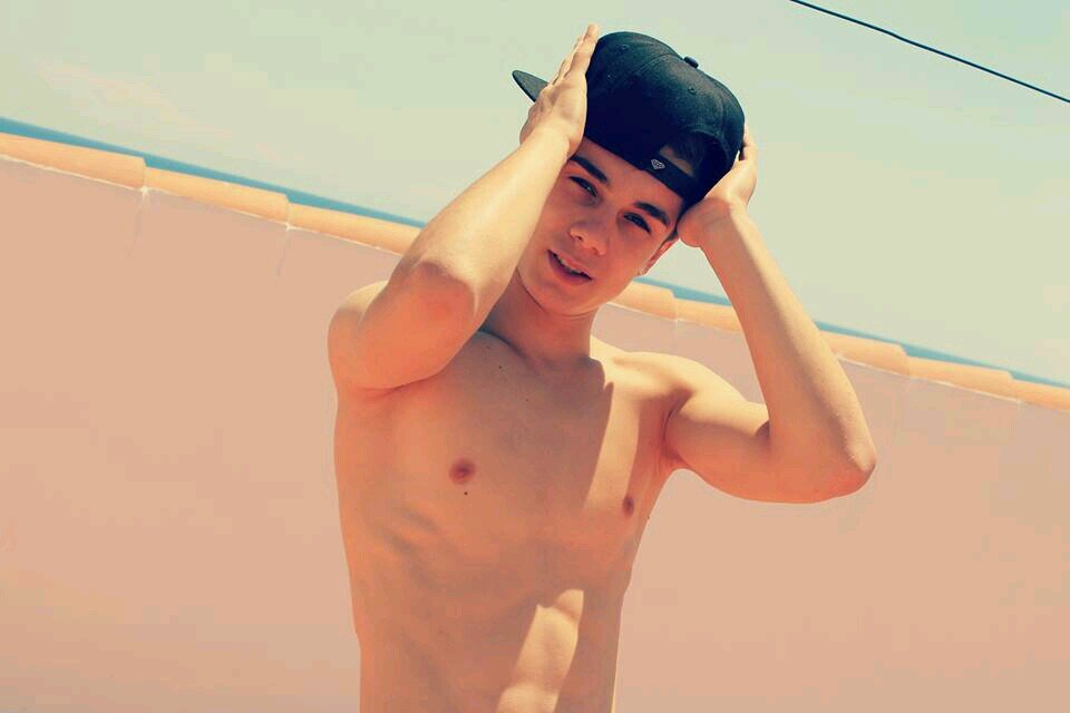 Carlosjabaloyas's profile picture. valora lo que tienes antes de que la vida te enseñe a valorarlo.// hoy en dia no te puedes fiar de nadie. instagram: carlosjabaloyas