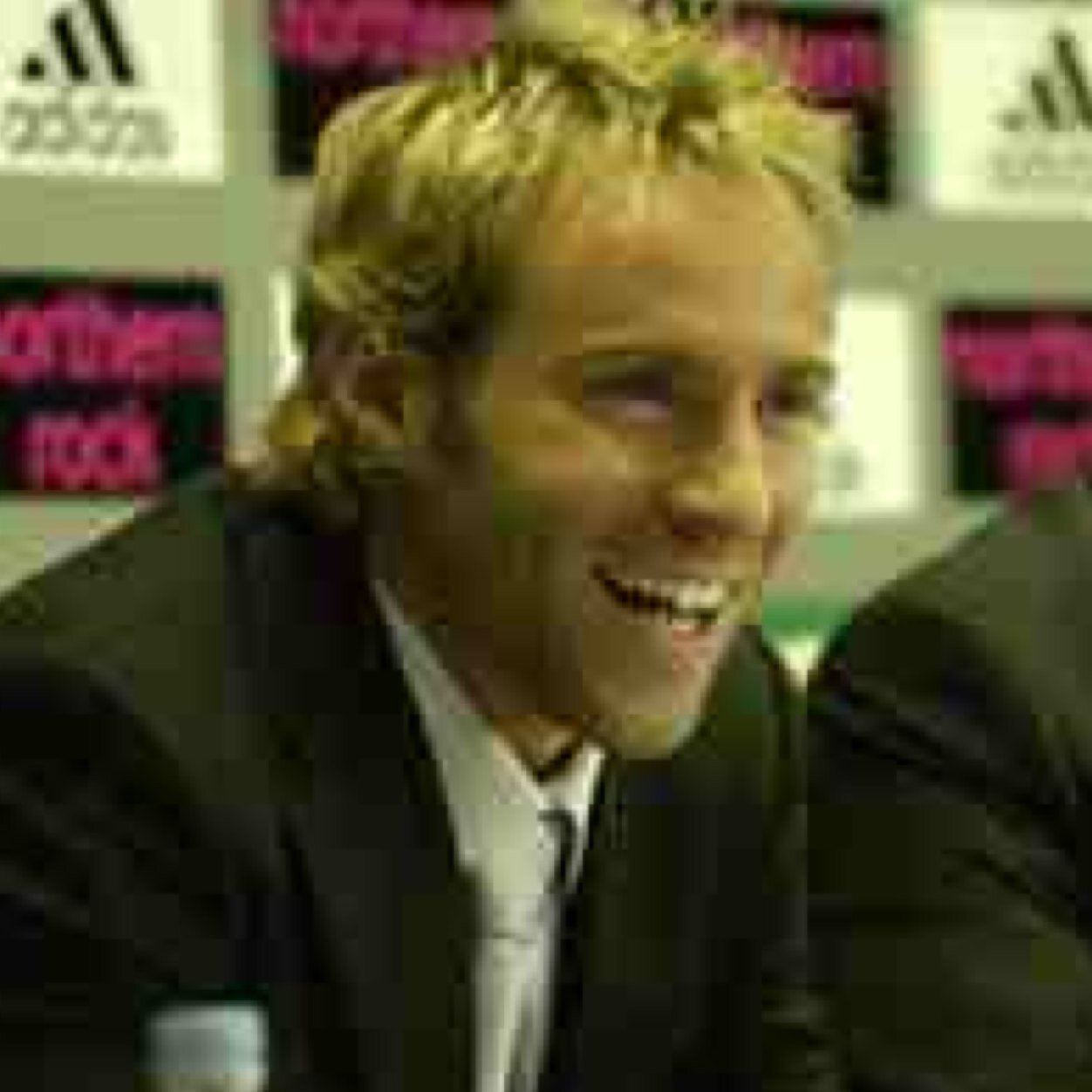 Ex Newcastle and Real Madrid goal machine. Cheeky Londoner. Bit of a playa if you get me ha. Pullin birds since 79. RIP Charlie B. #ToonArmy