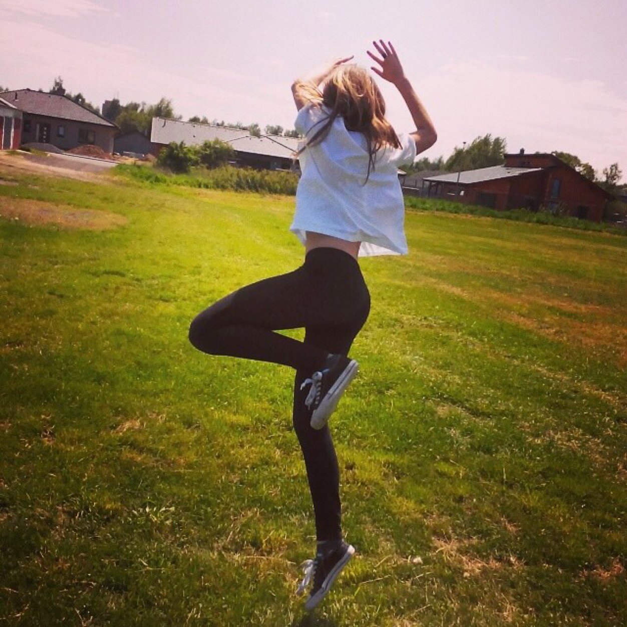 Hnjrooo's profile picture. Even if you fail to keep up with others on your life’s journey don’t fail to tread onward on your own rightful path.