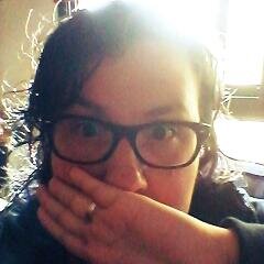 AnAbsurdNotion's profile picture. Image on header by the talented @annatomix!