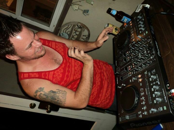 Drizzlebeats's profile picture. im just an a white guy in a dark city trying to make it light