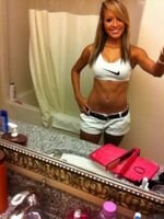 lakokosole951's profile picture. LA PEOR MANERA DE EXTRAnARTE ES ESTAR FRENTE A TI Y SENTIRTE LEJOS.