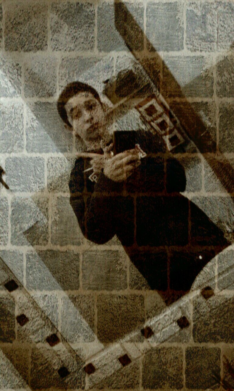 saca la camara un par de fotos la subo a faceboo y atodos vuelvo lokos