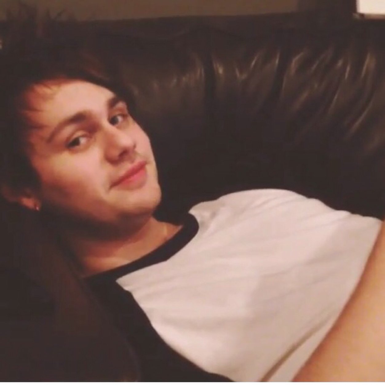 5SOSNAPSREAL's profile picture. DM ME PROOF IF YOU VOTED AND I'LL SEND BACK ALL 4/4 BOYS SNAPS 
http://t.co/hIxjbufuEK