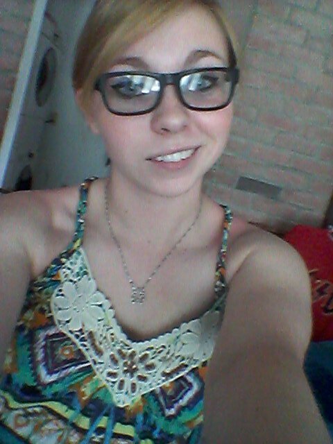 I go to svhs. I love to read. and watch movie. I love my cat and stars. :)