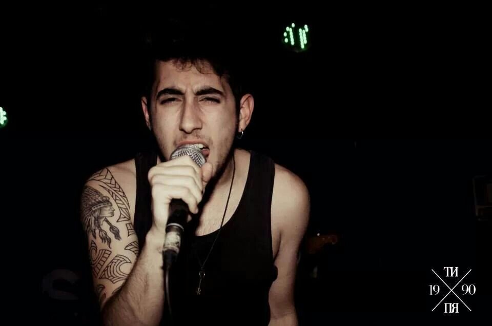 isMazingerX's profile picture. En días me busco, en días me encuentro y en días me suicido.