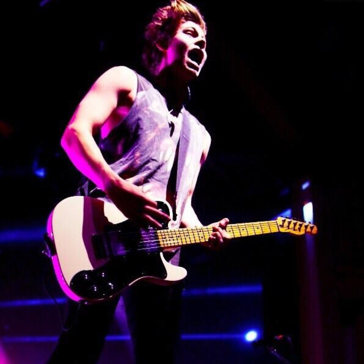njh is the only reason i’m a 208days clean “JOINT LITS, HAPPY DAYS”
