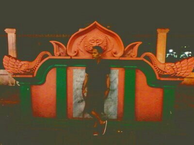 fizainulthepark's profile picture. gunakan kekuatan dan kekuasaan kita untuk naik dengan mengangkat diri kita keatas, bukan dengan menekan orang lain kebawah