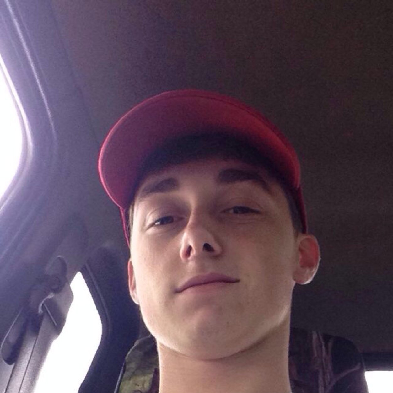 Just a regular southern guy like to hunt and fish yee yee add me on snapchat sawyer_helton21