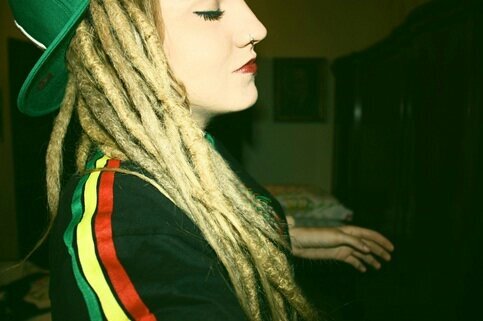 o meu amor é como uma musica que eu recito durante 3:30 segundos todos os dias..  Coletânea de Frases do Reggae
